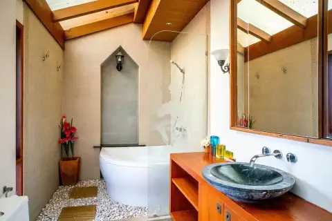 Maison 4 chambres à vendre et à louer à Dharawadi – photo 4