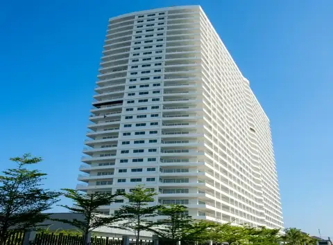 View Talay 8 angled view of the white high-rise condo tower against a clear blue sky