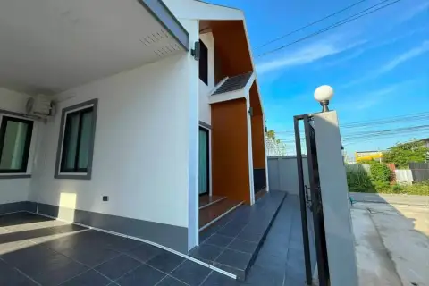 3 Bedroom House for Rent in Bang Lamung, Pattaya, Thailand — 3-bedroom House — photo 3