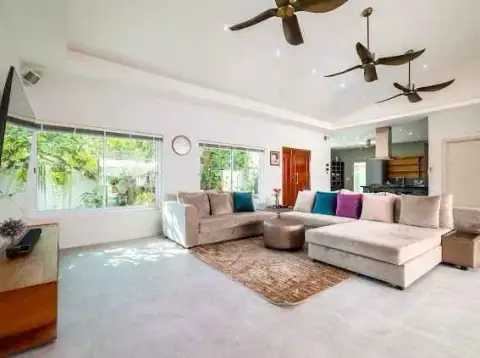 5 Bedroom House for Sale & Rent in Huai Yai, Pattaya, Thailand — 5-bedroom House — photo 3