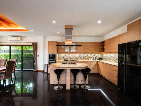 6 Bedroom House for Rent in Huai Yai, Pattaya, Thailand — 6-bedroom House — photo 4