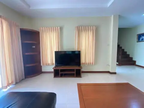3 Bedroom House for Sale in Pattaya - living area with flat-screen TV and staircase to upper floor