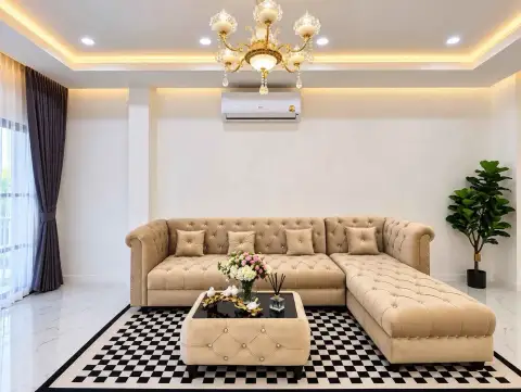 3 Bedroom Townhouse for Rent in Central Pattaya corner sofa with chandelier and checkered rug