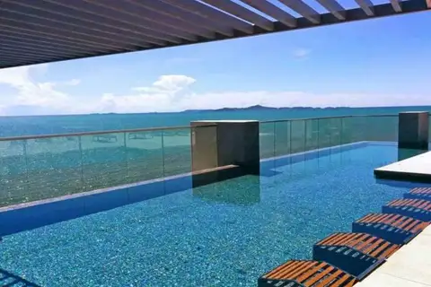 Water's edge — 公寓 in Na Jomtien, Pattaya, photo 2 of 6