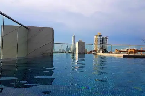 Water's edge — 公寓 in Na Jomtien, Pattaya, photo 3 of 6
