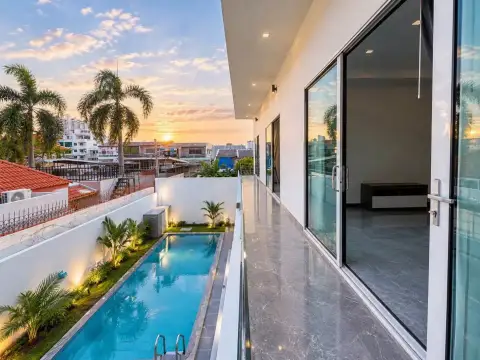 6 Bedroom House for Rent in Pratumnak Hill, Pattaya, Thailand — 6-bedroom House — photo 4