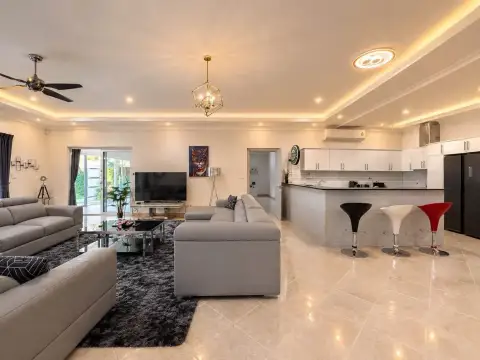 7 Bedroom House for Rent in Pratumnak Hill, Pattaya, Thailand — 7-bedroom House — photo 5