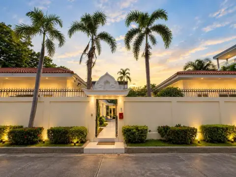 7 Bedroom House for Rent in Pratumnak Hill, Pattaya, Thailand — 7-bedroom House — photo 3