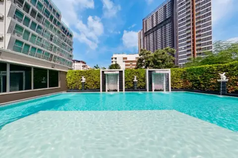 Arcadia Center Suite swimming pool with decorative waterfall walls and statues between towers