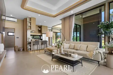 3 Bedroom House for Sale in Baan Pattaya 7 (Ascent) master bedroom with ensuite