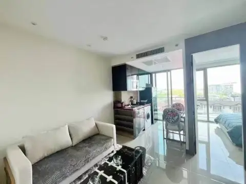 1 Bedroom Condo for Sale at Riviera Ocean Drive, Pattaya, Thailand — 1-bedroom Condo — photo 2