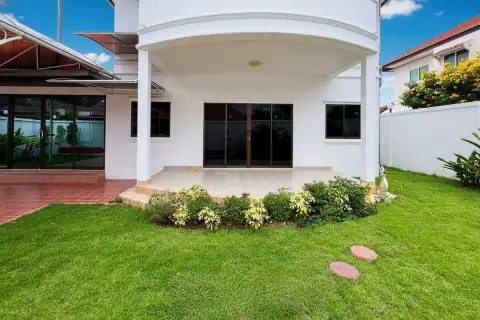 Royal View Village house exterior with a covered patio and green lawn.