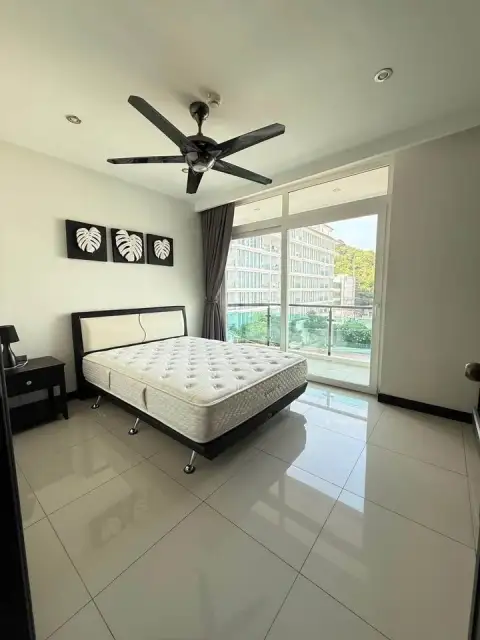 1 Bedroom Condo for Sale at Siam Ocean View bedroom with king bed and balcony overlooking city view