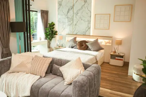 2 Bedroom Condo for Sale at Siam Oriental Oasis bedroom with marble feature wall, upholstered bed and grey sofa