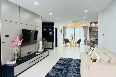 5 Bedroom House for Rent at View Point Village open-plan living room with TV wall and dining area