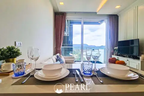 1 Bedroom Condo for Sale in Del Mare modern kitchen with appliances