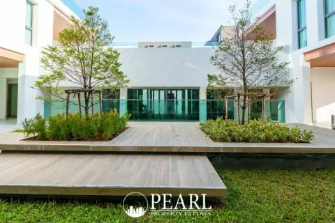6 Bedroom House for Sale in East Pattaya private swimming pool
