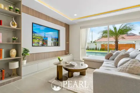 7 Bedroom House for Sale in Huay Yai spacious living room