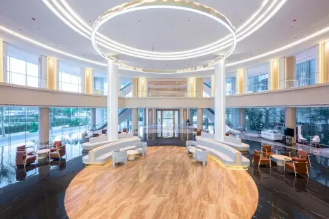 Wyndham Jomtien Pattaya grand lobby with high ceilings, circular lighting, and modern seating areas.