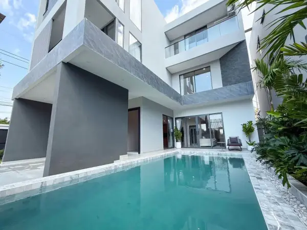 6 Bedroom House for Sale in Jomtien