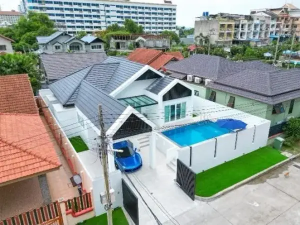 4卧房屋出租，位于 Casa Jomtien