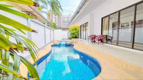3-Schlafzimmer-Haus zur Miete in Jomtien