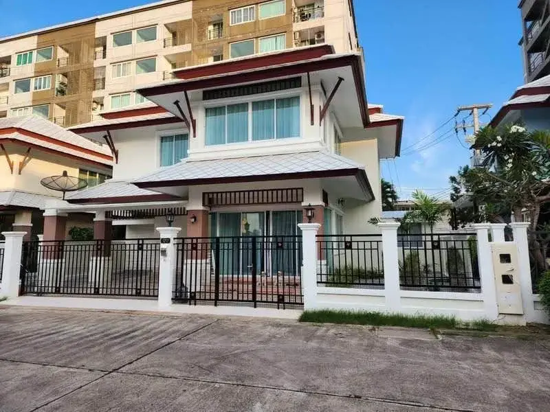 4卧房屋出租，位于 东芭提雅