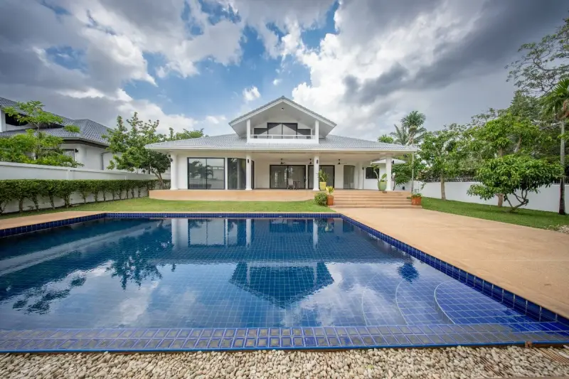 4 Bedroom House for Sale in Nong Prue – Villa/House for Sale in Pattaya
