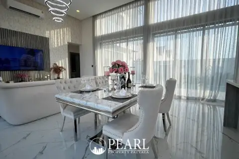 3 Bedroom Villa for Sale in Nong Prue master bedroom with ensuite