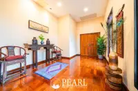 3 Bedroom Villa for Sale in Bang Lamung fully equipped kitchen with island