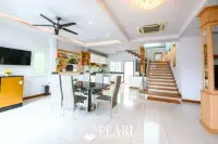 5 Bedroom House for Sale in Suksabai Villa spacious living room