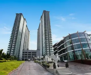 The Grand Pattaya modern security guard house with white and brown accents at the entrance of the property.