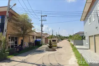 Maneeya Home residential street view with houses, entrance gate, and a decorative fountain in Pattaya, Thailand.