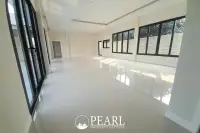 3 Bedroom Villa for Sale in Nong Prue master bedroom with ensuite