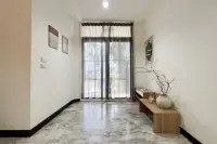 3 Bedroom House for Sale at Wongamat Exclusive Place bright bedroom with marble floor and glass balcony door