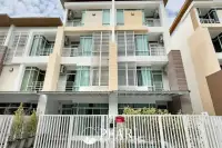 10 Bedroom House for Sale in Central Pattaya luxurious swimming pool