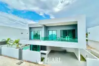 5 Bedroom House for Sale in Grand Breeze Luxury Pool Villas Pattaya private swimming pool