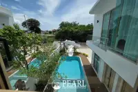 5 Bedroom House for Sale in Grand Breeze Luxury Pool Villas Pattaya spacious living room