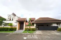 6 Bedroom House for Rent in Central Pattaya spacious living room