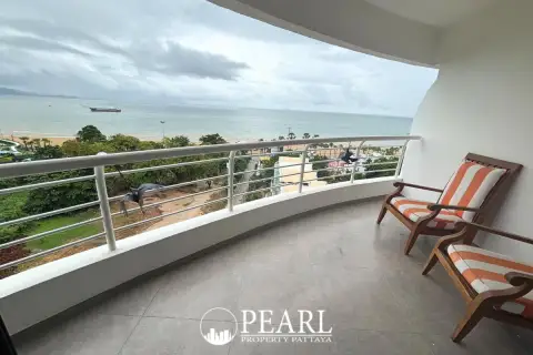 1 Bedroom Condo for Sale in Metro Jomtien Condotel bedroom with double bed and window