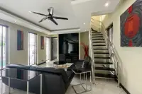 5 Bedroom House for Sale in Palm Oasis Villas master bedroom