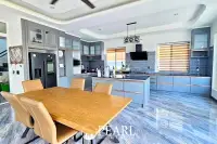 4 Bedroom House for Sale in Central Pattaya master bedroom with ensuite