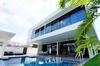 7 Bedroom House for Sale in L Pattaya front exterior view