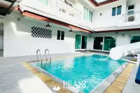 3 Bedroom House for Sale in Sea Breeze Villa Pattaya spacious living room