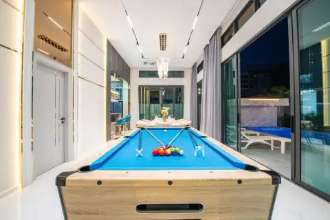 4 Bedroom House for Sale in Central Pattaya private swimming pool