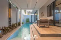 4 Bedroom House for Sale in Central Pattaya modern kitchen with island