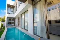 3 Bedroom House for Sale in Asaya Pool Villa spacious living room
