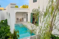3 Bedroom House for Sale at Spring Town Pool Villa Pattaya modern kitchen with appliances