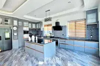 4 Bedroom House for Sale in Central Pattaya private swimming pool