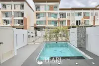 10 Bedroom House for Sale in Central Pattaya master bedroom with ensuite bathroom
